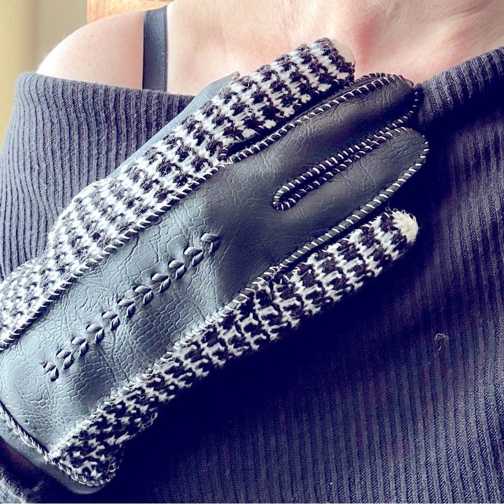 Vintage black and white zig zag knit and leatherette gloves